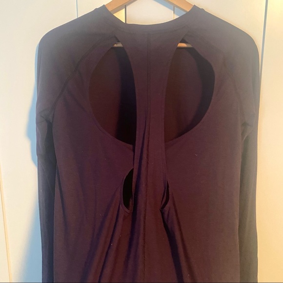 Under Armour workout top - Picture 3 of 3